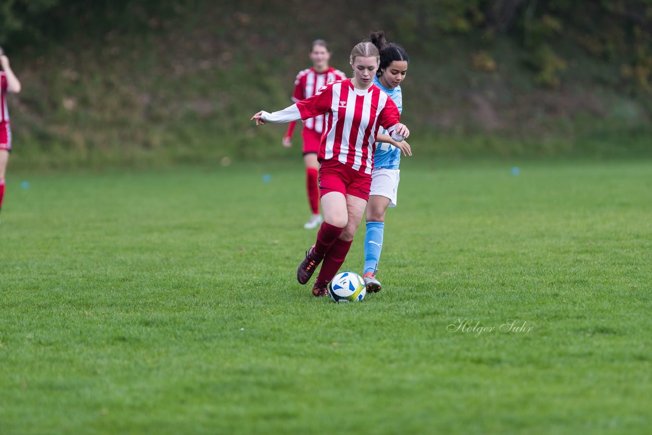 Bild 196 - wBJ TuS Tensfeld - SV Fortuna St. Juergen